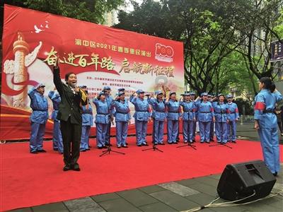 救援聪明的小女生
